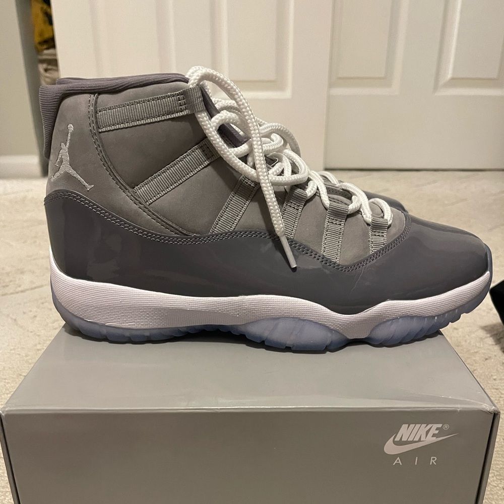 Jordan 11 Retro Gray w/ box - Size 10